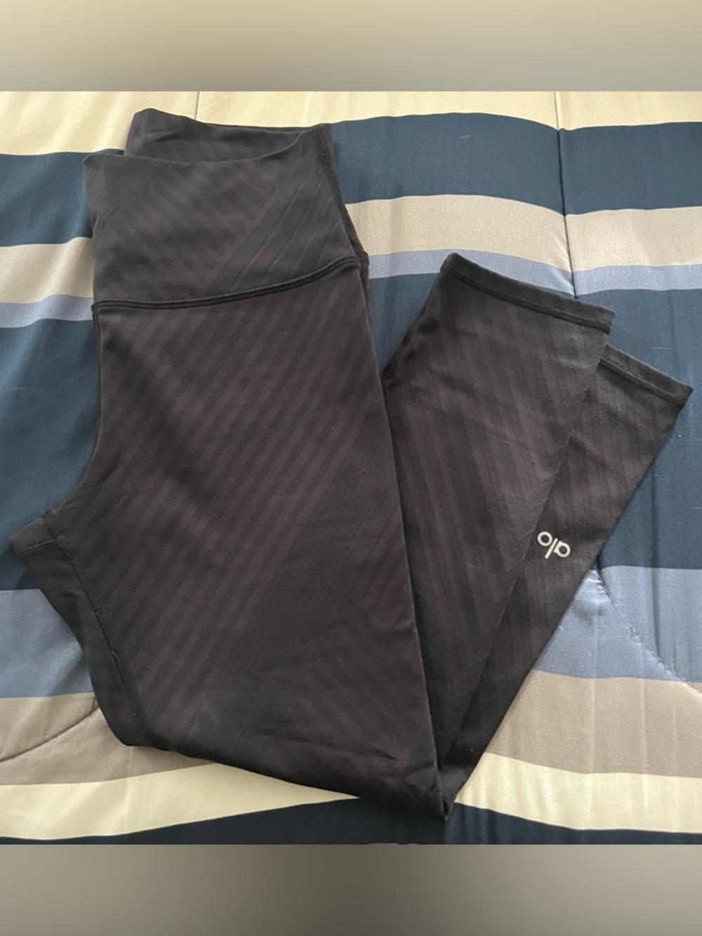 🧘🏽♀️GUC Alo Yoga 21” Brown Striped Capri - Sz Medium